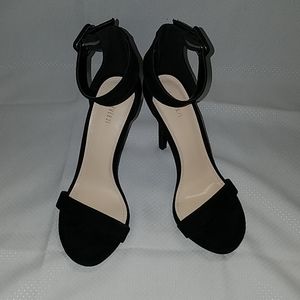 NWOT Forever 21 Black Stilettos w Ankle Strap Sz 6